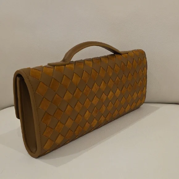 Elegant Leather Cashmere Tan Woven Clutch - Picture 5 of 10